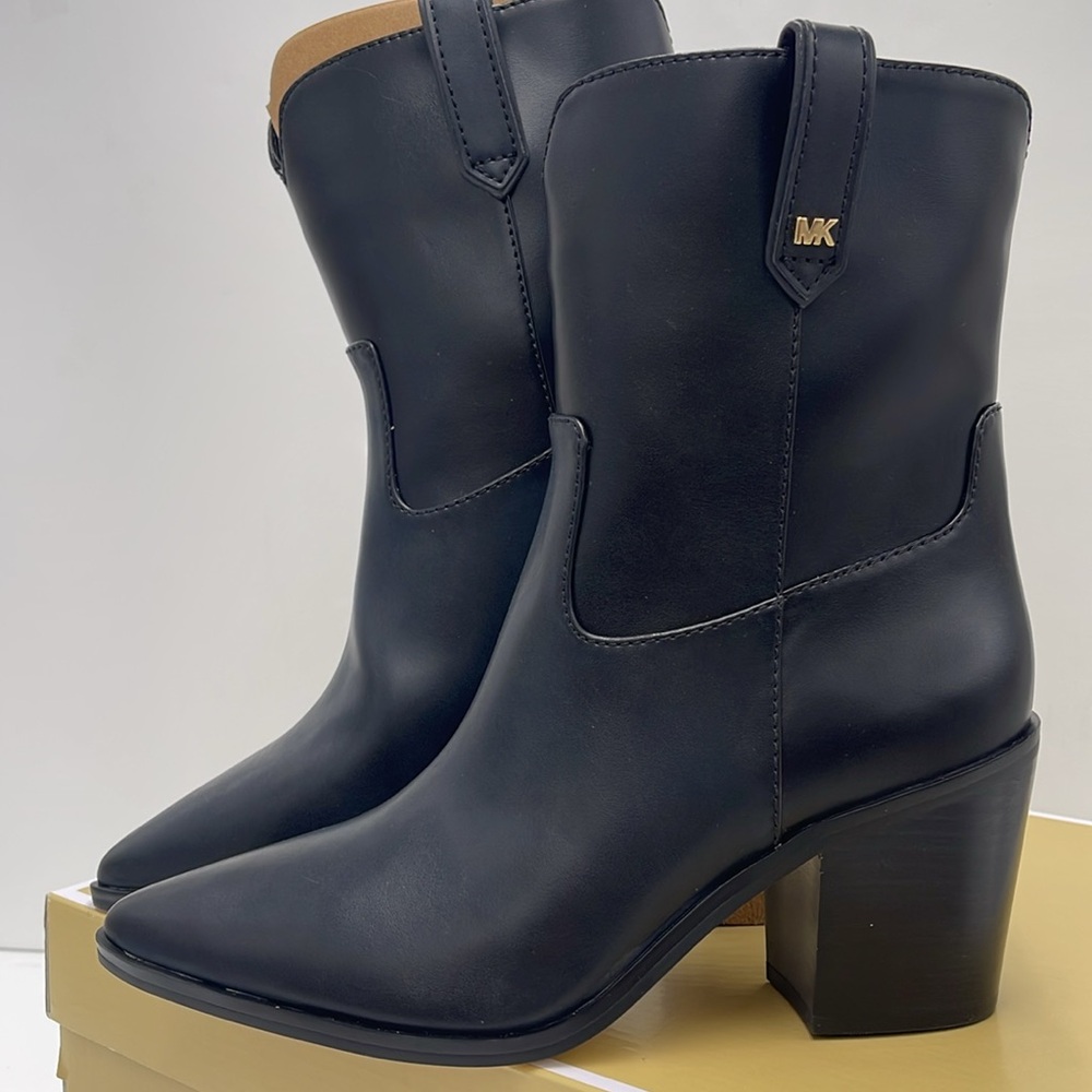 MICHAEL KORS WAVERLY HEELED BOOTIE FAUX LEATHER
49F4WVME5L
198102183704
BLACK - Picture 5 of 16